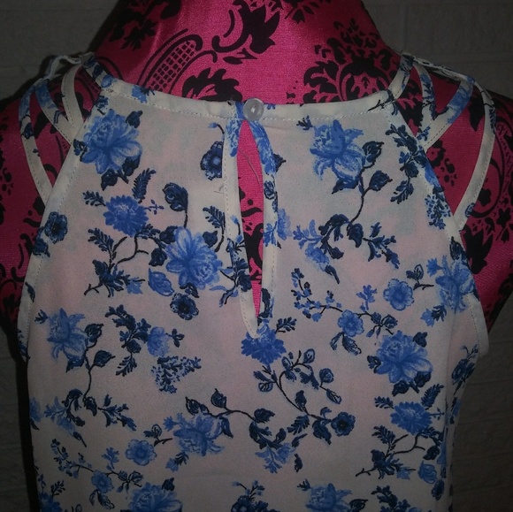 Blue & White sleeveless floral blouse - Picture 4 of 8